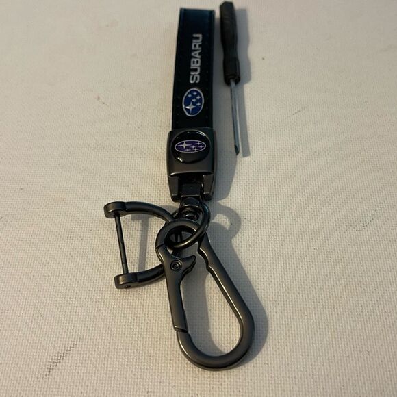 Subaru Logo Key Fob Keychain in Black and Silver Leather NWT - Picture 3 of 4